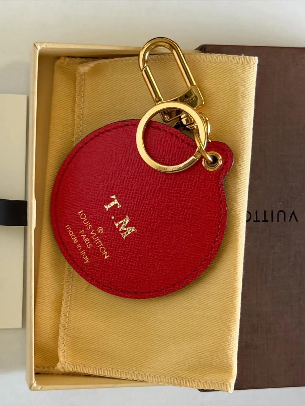 💞Auth Louis Vuitton Monogram Illustre Multi V bag charm💓